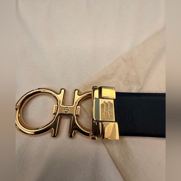 Salvatore Ferragamo Black and Gold Pebbled Belt - Picture 3 of 8